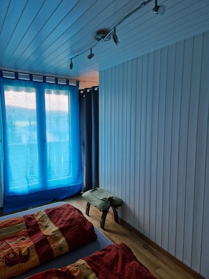 2 slaapkamers, reisbedje, gratis wifi, beddengoed