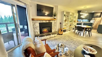 Smart TV, fireplace, table tennis