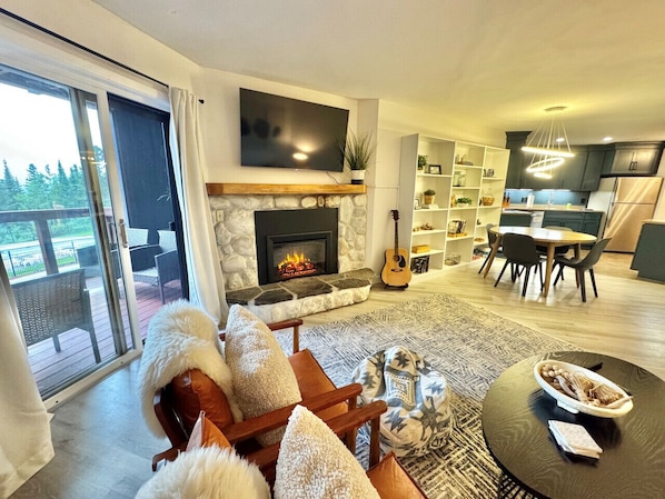 Smart TV, fireplace, table tennis