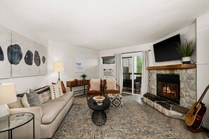 Smart TV, fireplace, ping pong