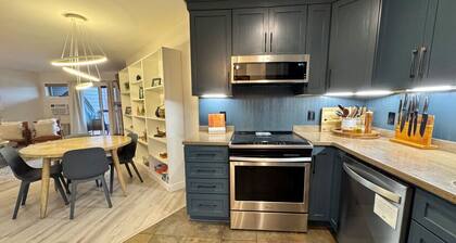 Fully updated condo ski in ski out hot tub pool