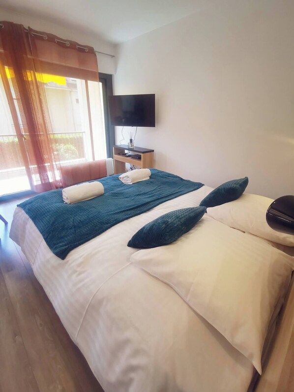 1 chambre, fer et planche à repasser, Wi-Fi, draps fournis