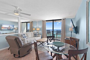 Smart TV, DVD player - ⛱️Stunning Beachfront-Indoor Pool and Hot tub-SunDestin 1103☀️ (Destin)