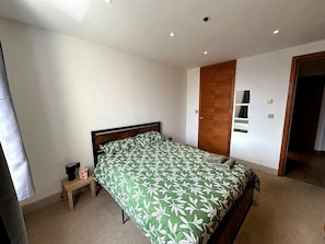 2 bedrooms, iron/ironing board, travel cot, free WiFi