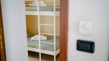 2 chambres, fer et planche Ă repasser, Wi-Fi, draps fournis