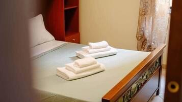 2 chambres, fer et planche Ă repasser, Wi-Fi, draps fournis