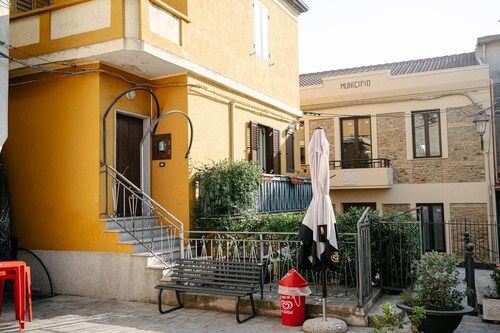 Zeus House - apartment at the entrance to Wonderlan, Netflix, WiFi, A/C