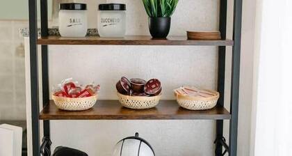 Zeus House - apartment at the entrance to Wonderlan, Netflix, WiFi, A/C