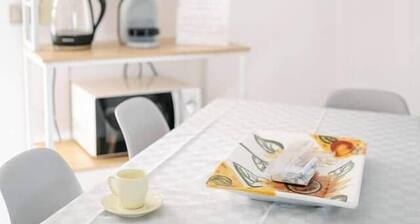 Casa Sole - townhouse by the sea, WiFi, Netflix, A/C