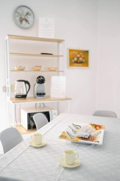 Casa Sole - townhouse by the sea, WiFi, Netflix, A/C