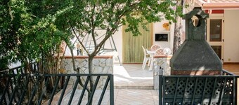 Casa Sole - townhouse by the sea, WiFi, Netflix, A/C