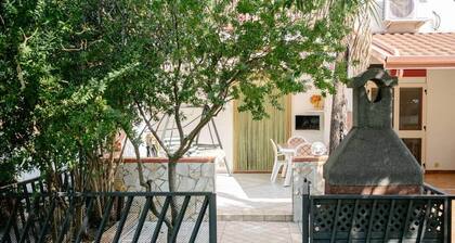 Casa Sole - townhouse by the sea, WiFi, Netflix, A/C