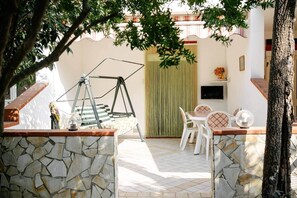 Outdoor dining - Sun House (Villaggio Carrao)
