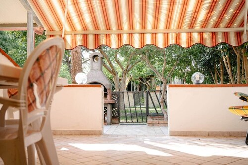 Casa Sole - townhouse by the sea, WiFi, Netflix, A/C