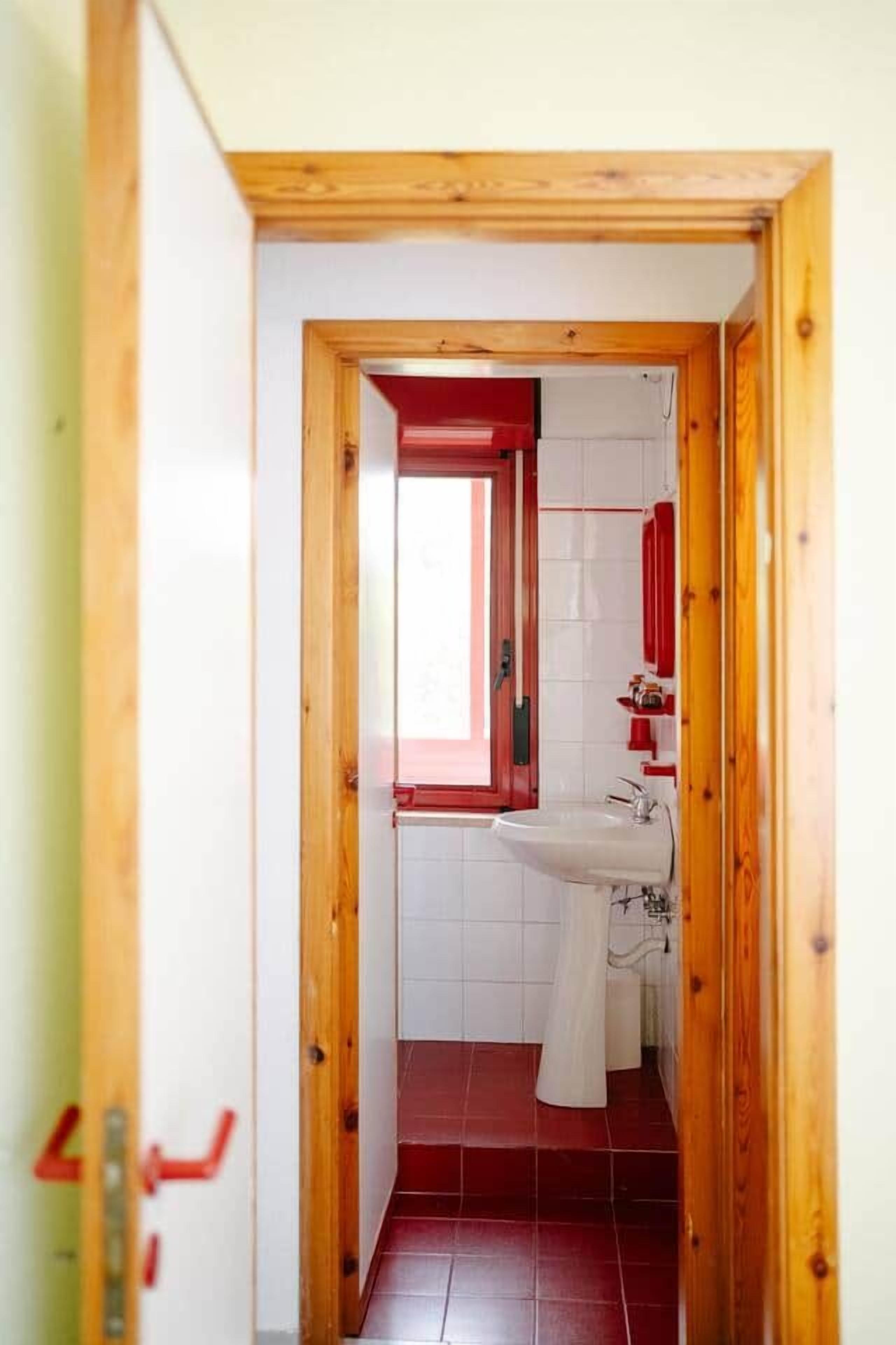 Ducha, secador de pelo, bidet, toallas