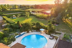 Lämmitetty uima-allas