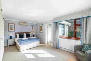 6 habitaciones, tabla de planchar con plancha, wifi y ropa de cama 