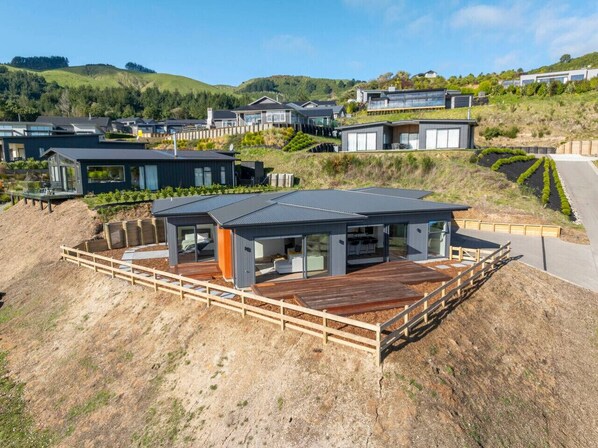 Exterior - Kinloch Lookout - Lake Taupo (Kinloch)