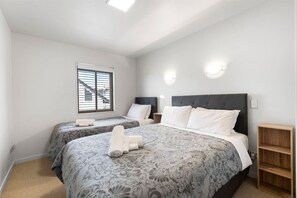 2 slaapkamers, een strijkplank/strijkijzer, gratis wifi, beddengoed