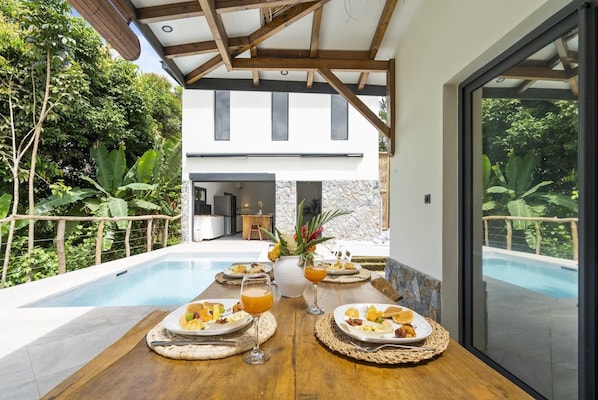 Outdoor dining