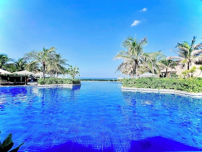 Deluxe Villa Beach Front