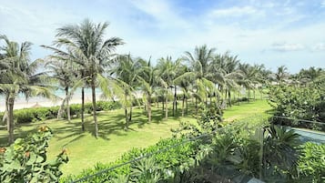 Villa panorámica, frente al mar | Vista del balcón