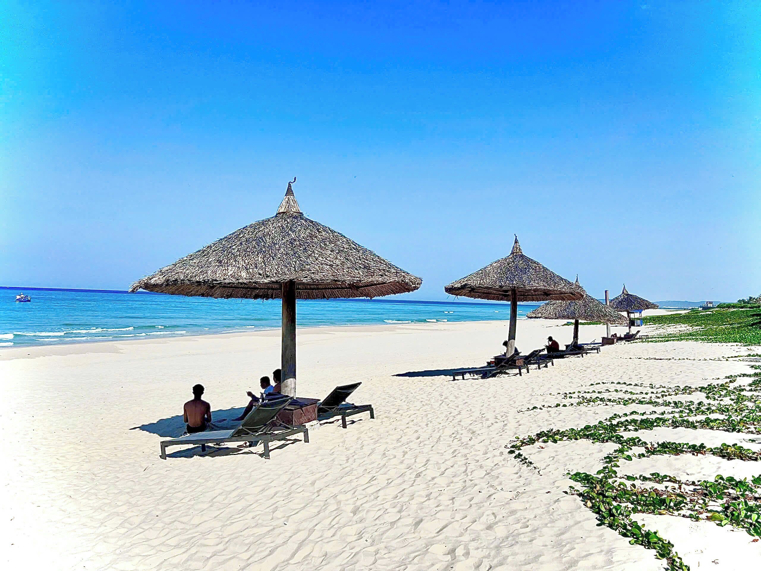 Private beach, white sand, free beach shuttle, sun loungers