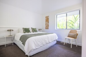 2 bedrooms, free WiFi, bed sheets - Elysian Escape  - 4 Pools, Lakeside, Raffertys Resort (Cams Wharf)