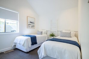 Free WiFi - Elysian Escape  - 4 Pools, Lakeside, Raffertys Res (Cams Wharf)