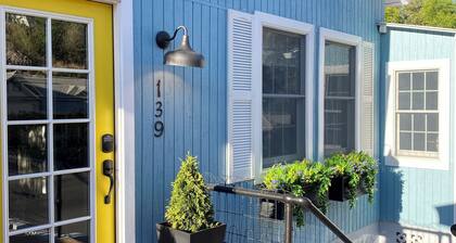 The Yellow Door- Charming cottage in old Bisbee.