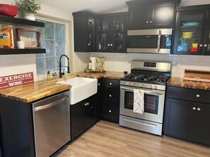 Mikrowelle, Ofen, Herdplatte, Geschirrspüler