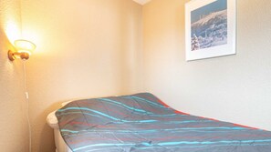 1 bedroom, iron/ironing board