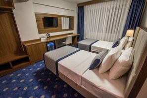 Standard Twin Room | Desk, free WiFi