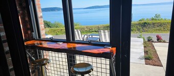 Industrial modern house with Water Views – Ideal Tacoma Getaway