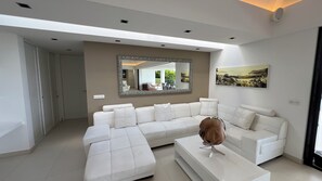 TV - Villa Diamond - Luxury, Sea View & Magic of Saint Barth (Gustavia)