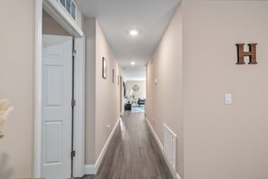 Interior - Spacious family 4BR near WEC I Full Kitchen I EV Charger. (Ocala)