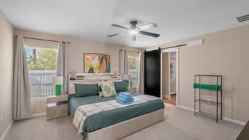 4 chambres, bureau, fer et planche Ă repasser, lit parapluie