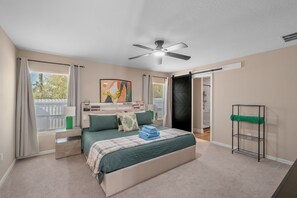 4 bedrooms, desk, iron/ironing board, travel crib - Spacious family 4BR near WEC I Full Kitchen I EV Charger. (Ocala)