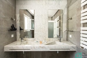 Shower, towels