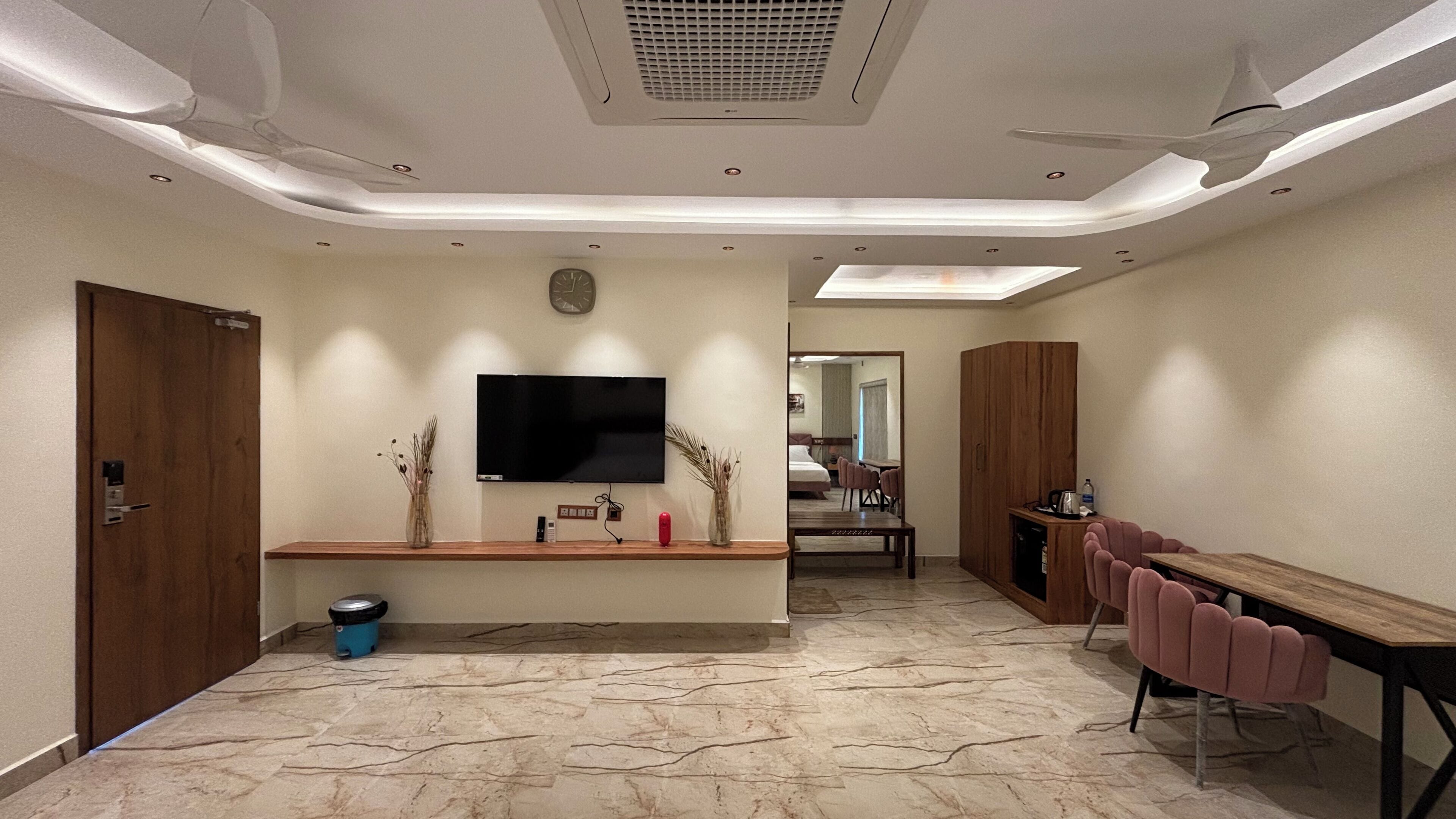 Family Studio | Egyptian cotton sheets, premium bedding, free WiFi