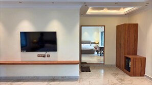 Espacio para trabajar con laptop y wifi gratis