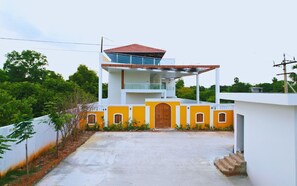 Fachada de la propiedad