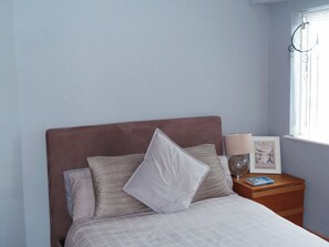 4 bedrooms, desk, iron/ironing board, travel cot