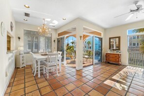 Dining - New listing 1/2 Block From Siesta key Village & The Beach! (Siesta Key)