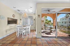 Dining - New listing 1/2 Block From Siesta key Village & The Beach! (Siesta Key)