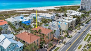 A coastal residential area with a beach, houses, and a tall building. - Beautiful Townhouse 1/2 Block From Siesta key Village & The Beach! (Siesta Key)