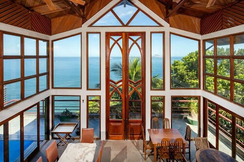 ADV007 Beckham's villa for 6 overlooking Rio