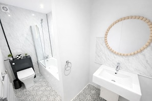 Hair dryer, towels - Central Apt Sleeps 8 | Bars, Restaurants & Parking (Liverpool)