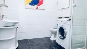تجهيزات دش، مجففات شعر، مناشف، صابون