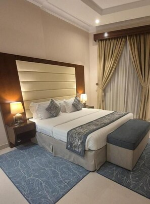 Suite Junior, vue sur la ville | Coffre-fort pour ordinateur portable, système d’insonorisation